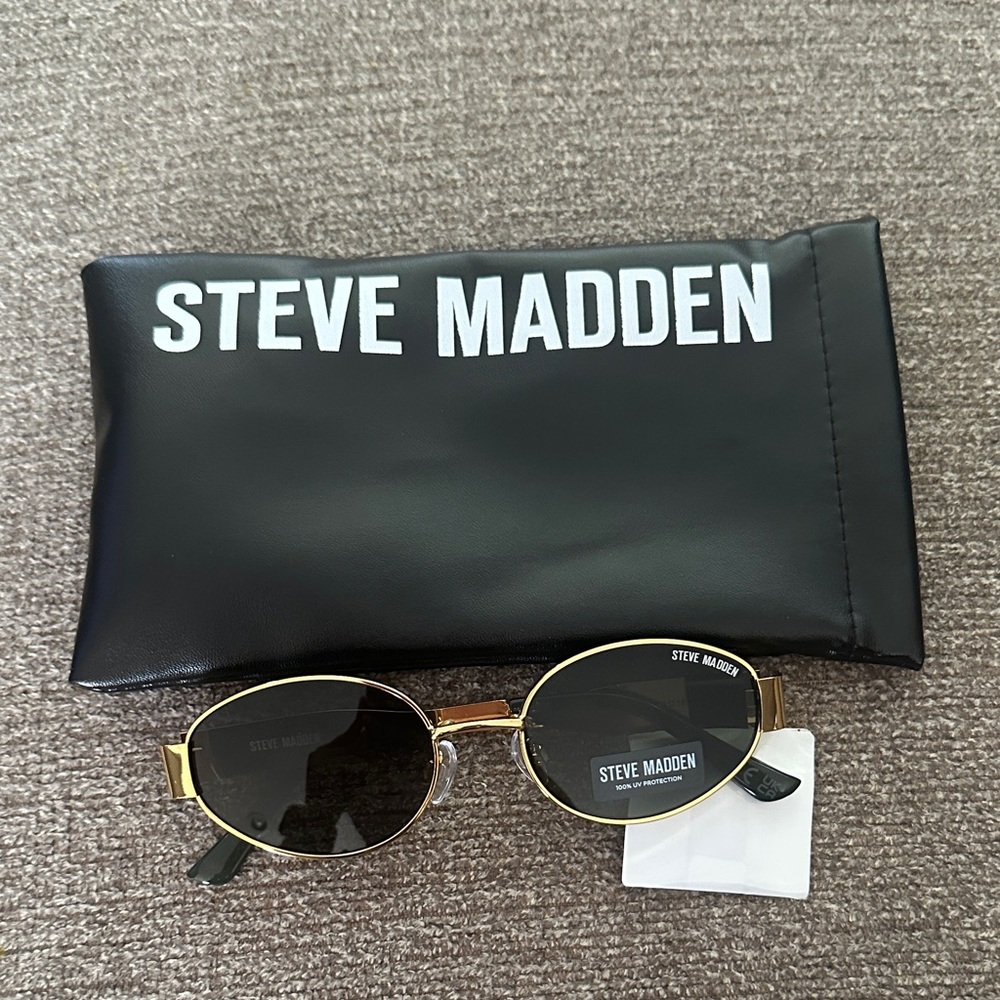 Steve Madden Black and Gold Men's Sunglasses